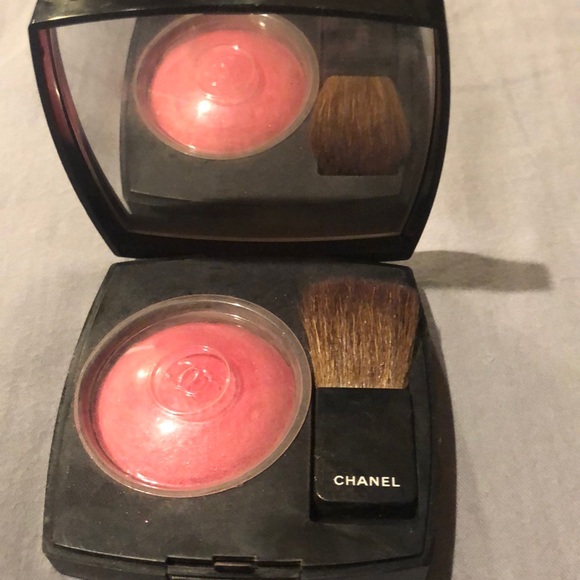 CHANEL Other - Chanel Joues Contraste in Rose Tourbillion
